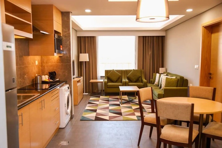 Room 10 of 18