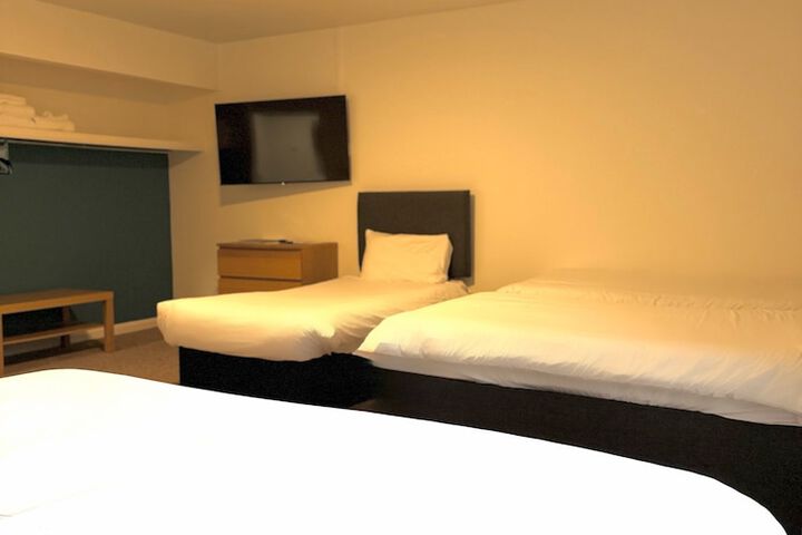 Room 4 of 27