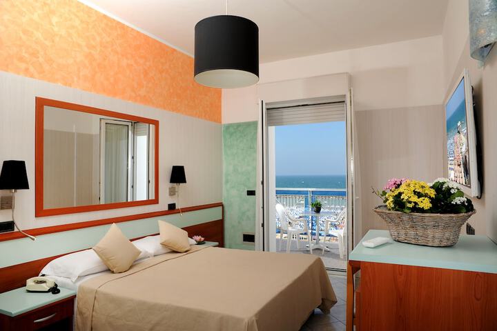 Room 13 of 53