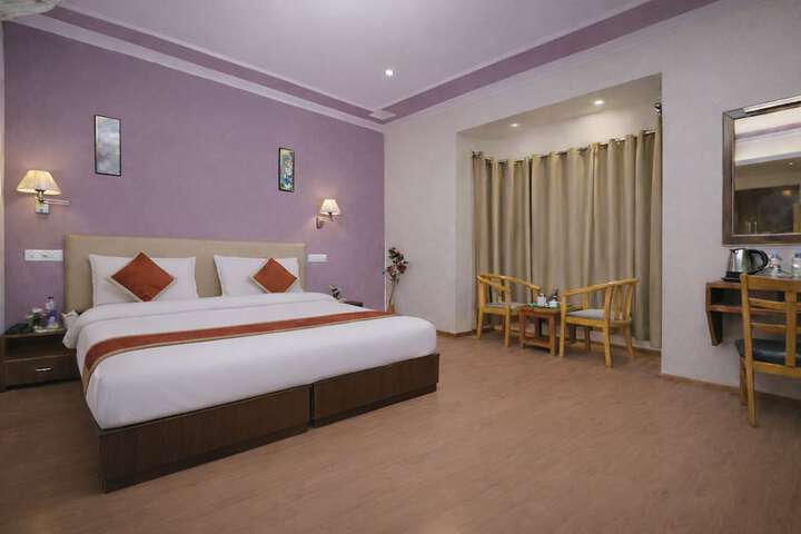 Room 11 of 30