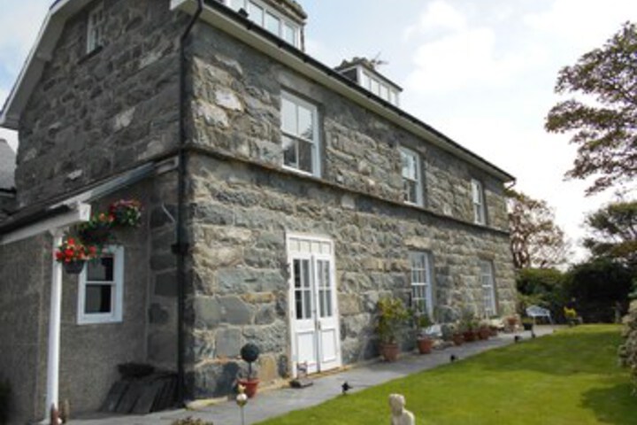 Hendre Clochydd Hall