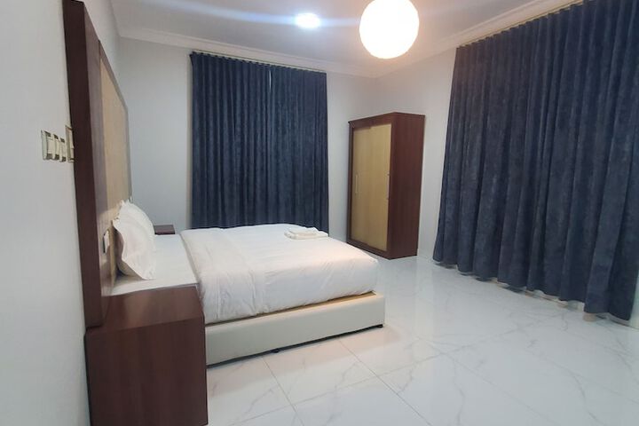 Room 8 of 11