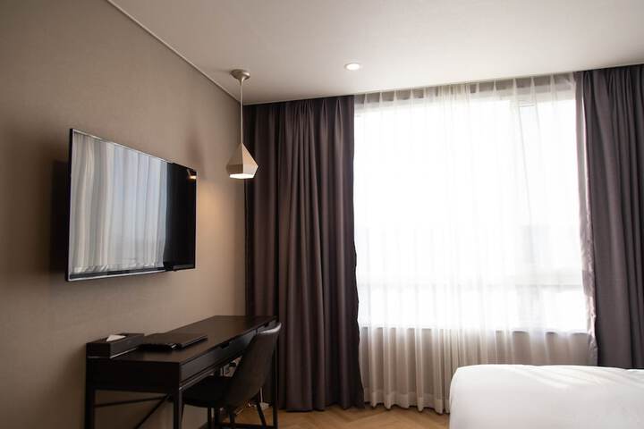 Room 22 of 48