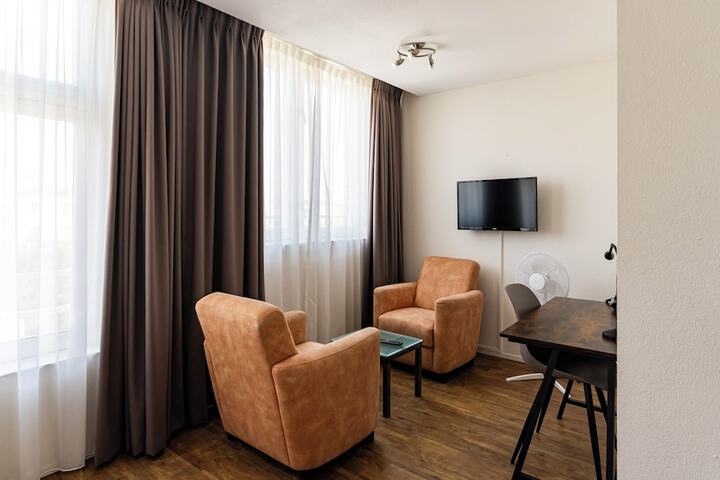 Room 25 of 34