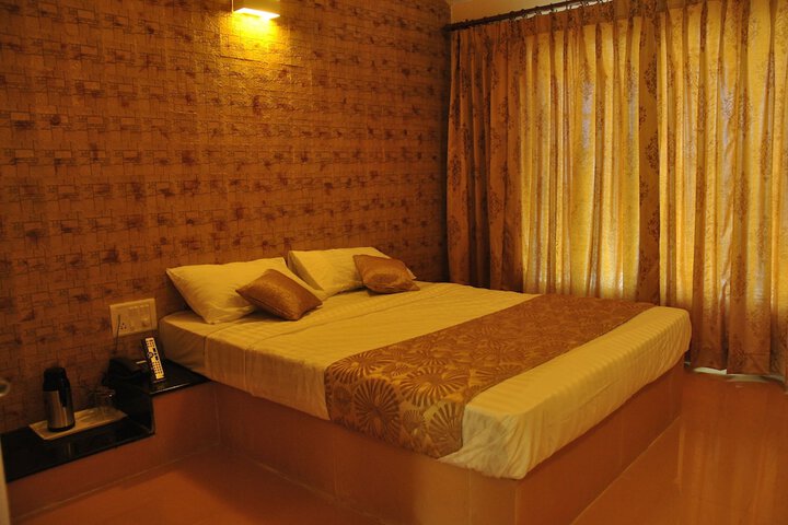 Room 6 of 33