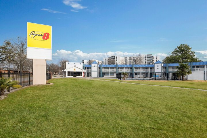 Super 8 by Wyndham Portsmouth - Norfolk in Portsmouth, VA
