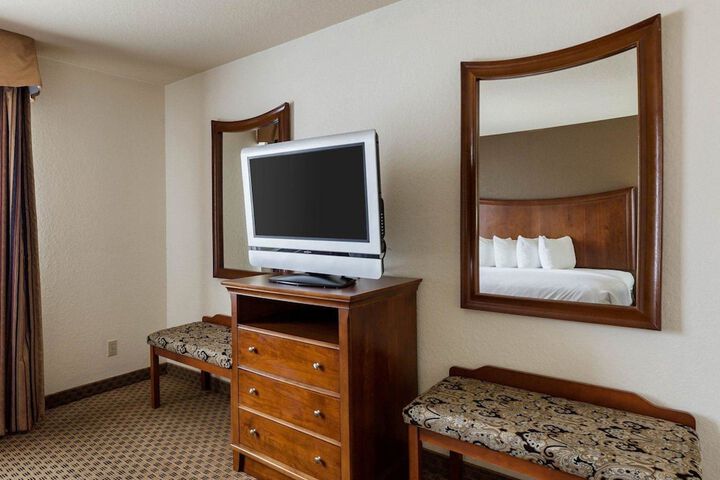 Room 9 of 25