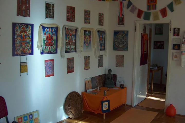 Room 5 of 12