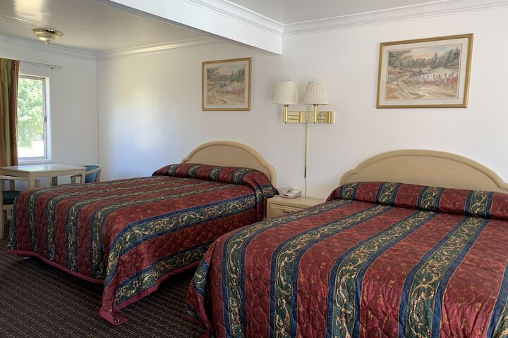 1 Queen Bed (8 of 9)