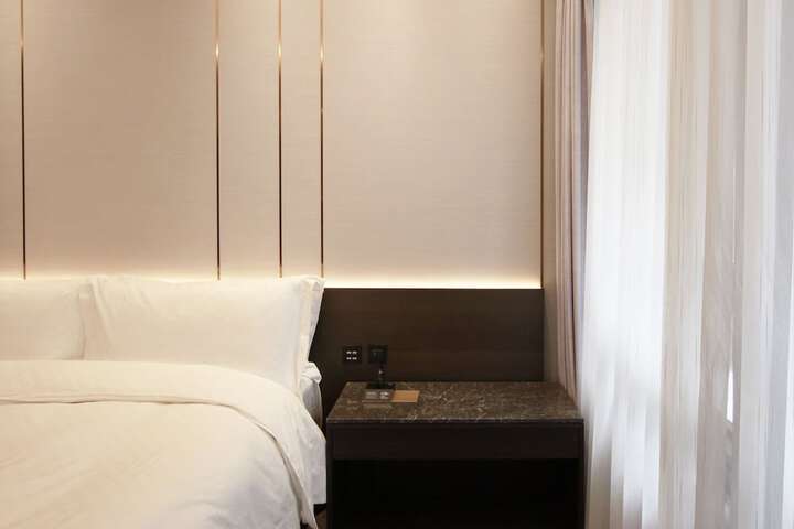 Room 14 of 32