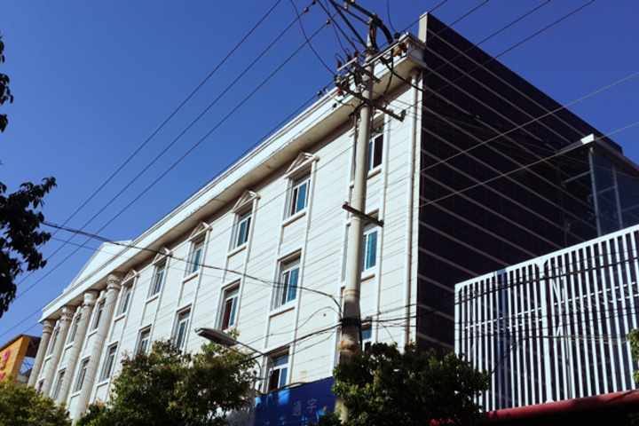 Hotel 6 of 12