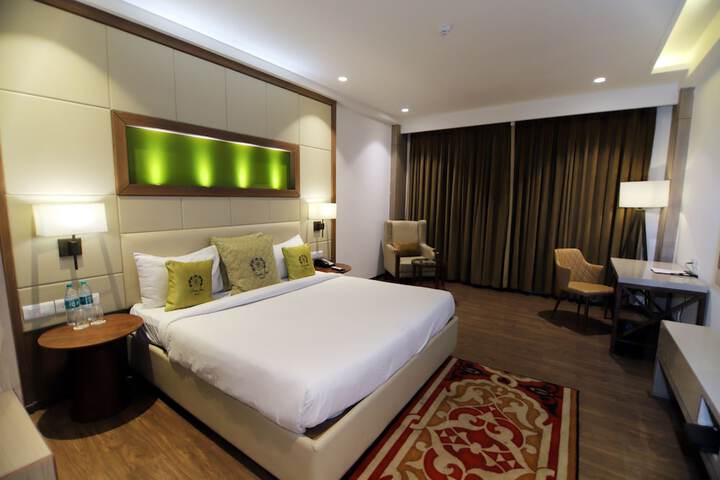 Room 8 of 34