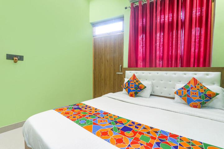 Room 6 of 33