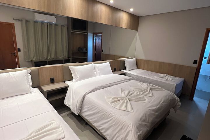 Room 9 of 102