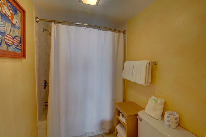 Room 15 of 36