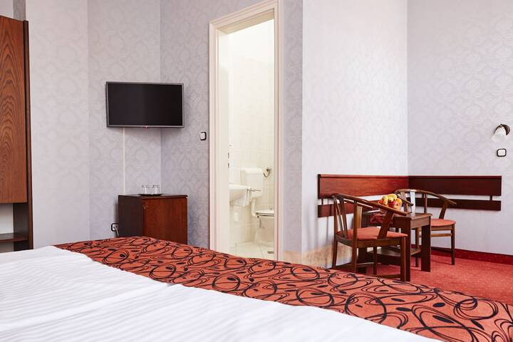 Room 4 of 67