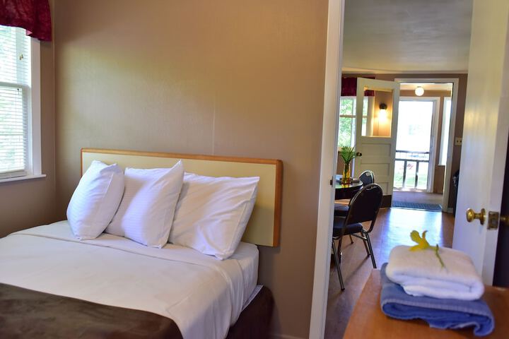 Room 3 of 143