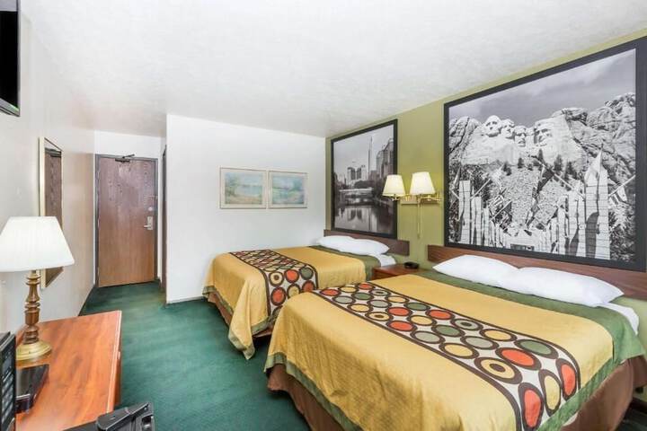 Room 16 of 32