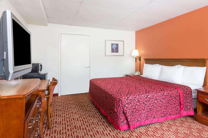 1 King Bed (6 of 19)
