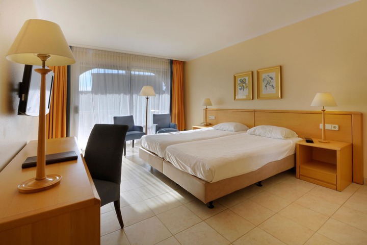Room 25 of 73