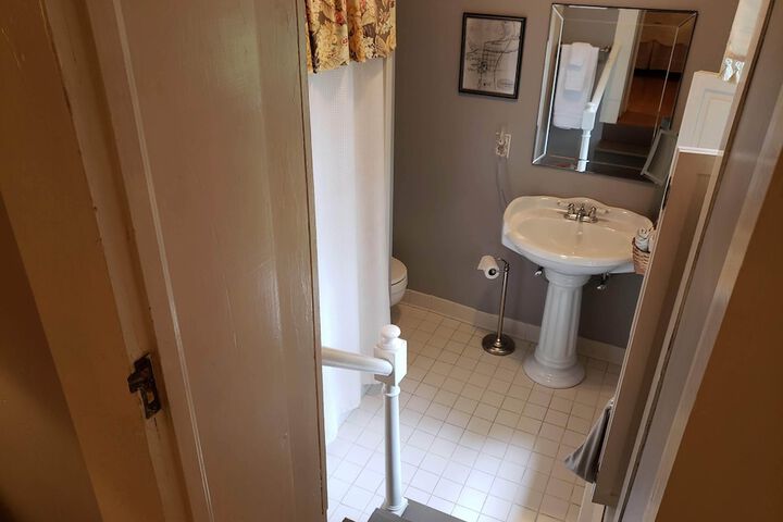 Room 32 of 47