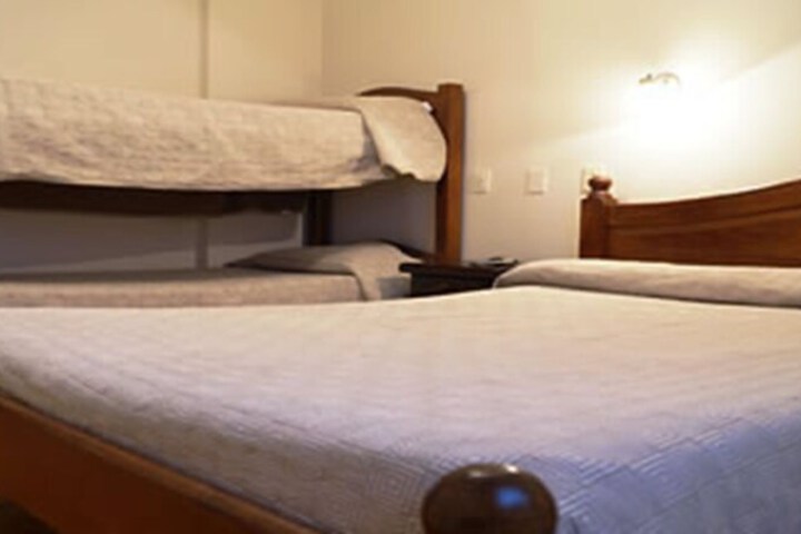 Room 2 of 10