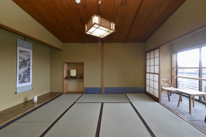 Room 22 of 48