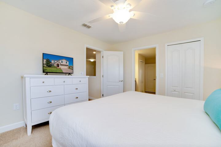 Room 5 of 98