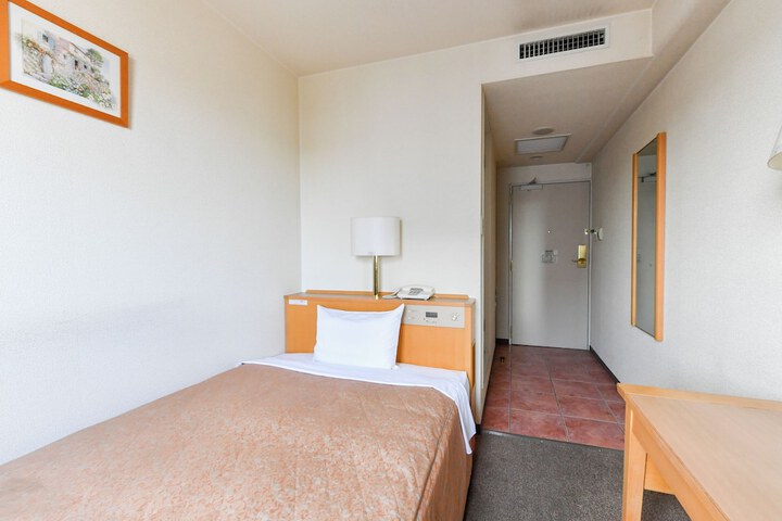 Room 12 of 24