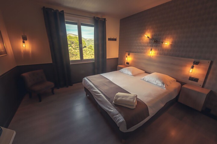 Room 13 of 34