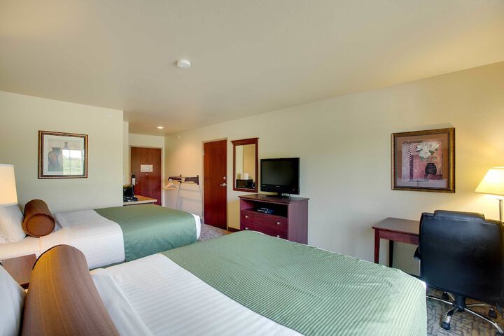 2 Queen Guest Room (5 of 8)