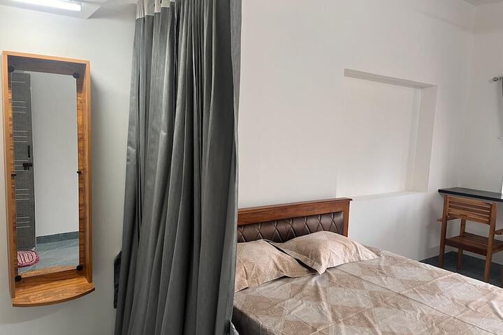 Room 2 of 17