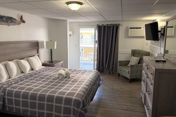 Room 13 of 33