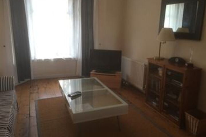 Room 8 of 9