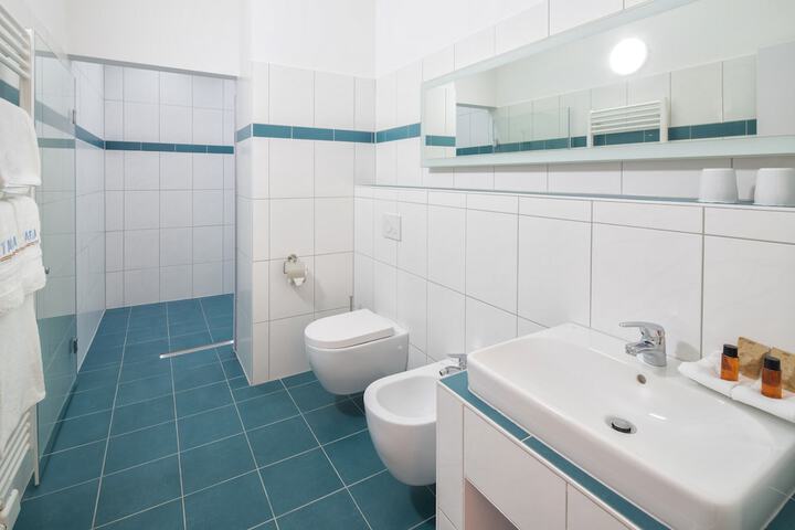 Room 8 of 15