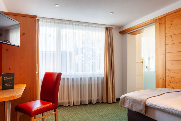 Room 16 of 117
