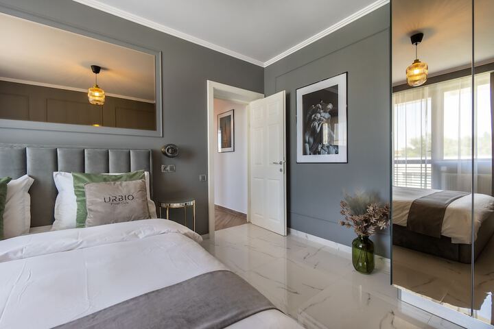 Room 9 of 92