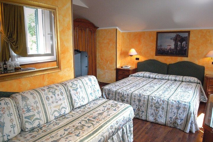 Room 4 of 65