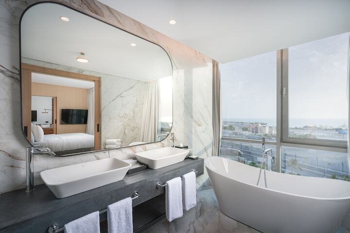 Room 25 of 40