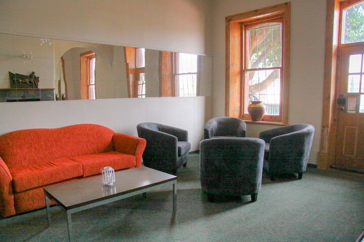 Lounge 44 of 57