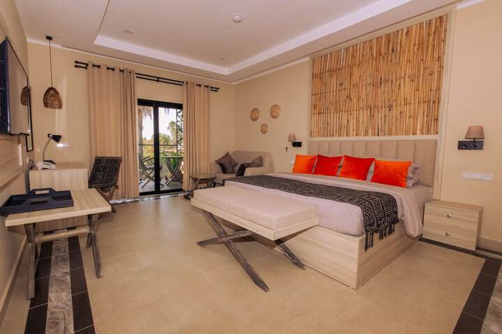 Room 4 of 10