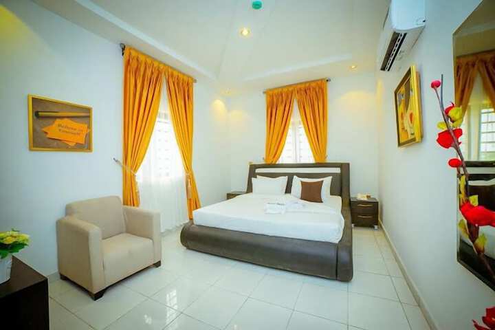 Room 3 of 52