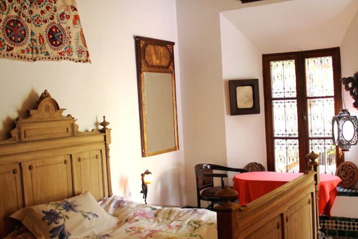 Room 4 of 7