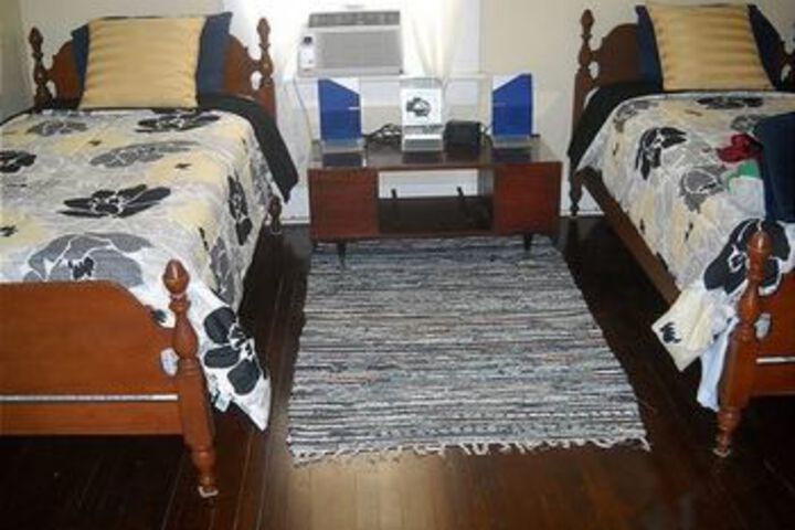 Room 43 of 165