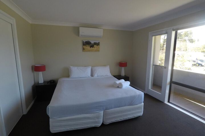 Room 21 of 38