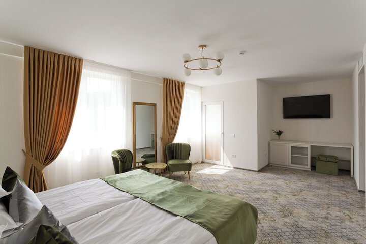 Room 6 of 36