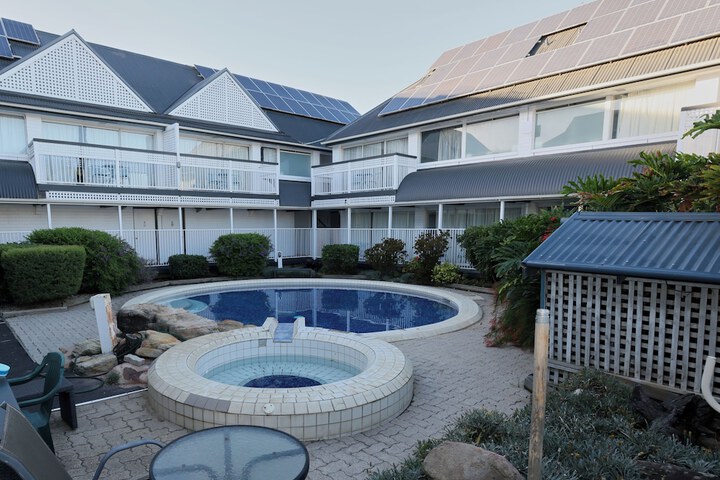 Pool 36 of 64