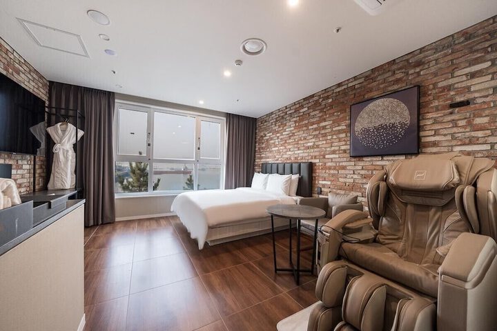 Room 47 of 140