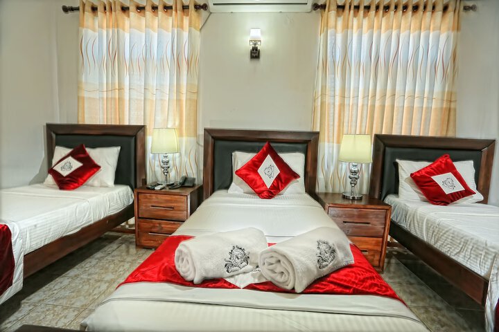 Room 17 of 33