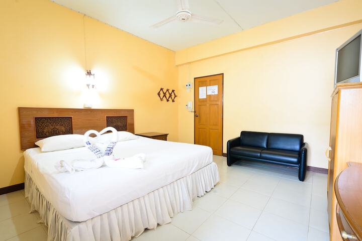 Room 10 of 34